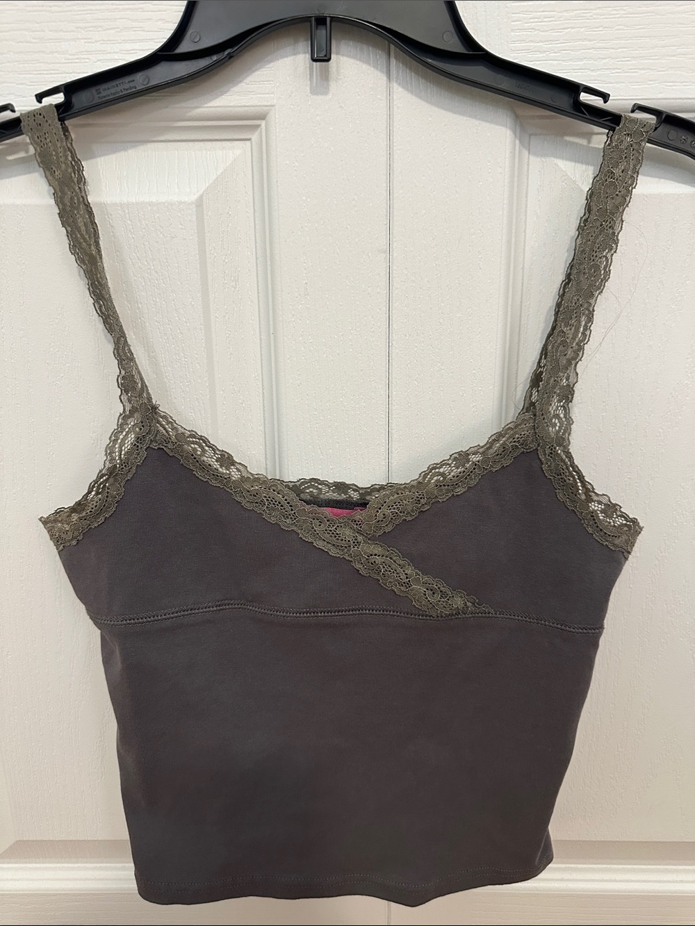 EDIKTED Lace-Trim cropped tank top in grey